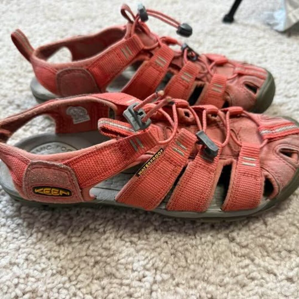 KEEN Clearwater CNX Sandals women size 6